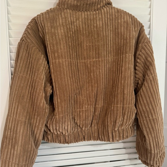 Cropped puffer jacket - Picture 3 of 3